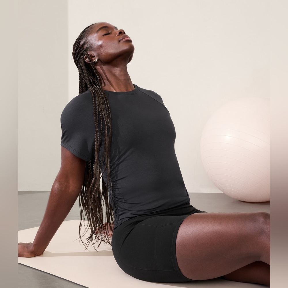 Athleta with ease cinch short sleeve tee size XL black